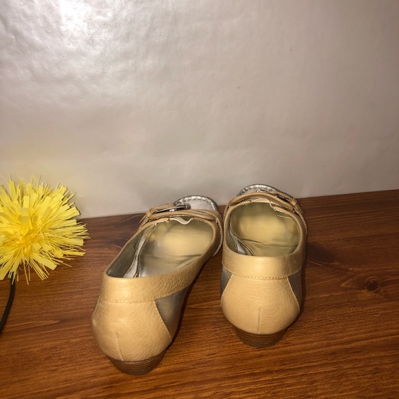 Audrey Brooke Cameo Loafers Size 6M Silver/Tan - Picture 5 of 8